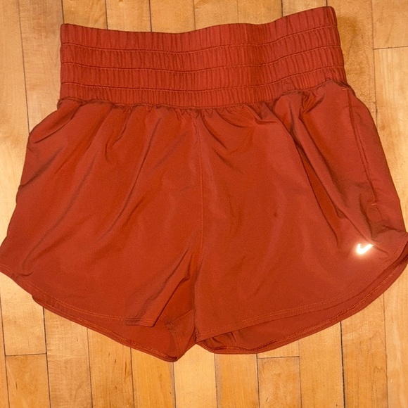 Nike Pants - Women’s Nike athletic running shorts